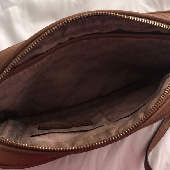 Michael Kors Crossbody - Picture 8 of 8